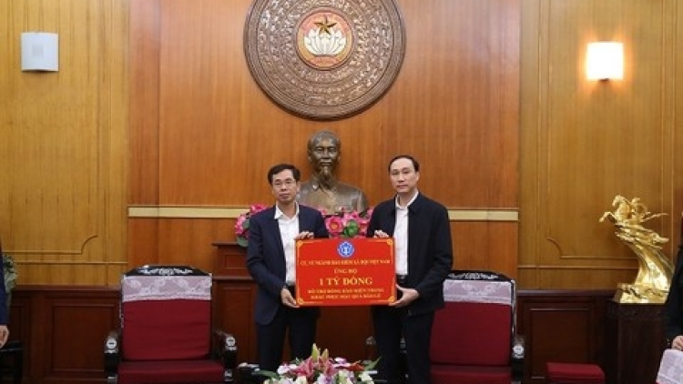 BHXH Việt Nam cher đoọng 2.500 thẻ BHYT đoỌng ha đhanuôr miền Trung