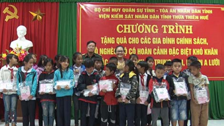 Cher đoọng hun pr’hêl ha zâp pr’loọng đông lâng học sinh lưm zr’nắh k’đhạp cóh A Lưới