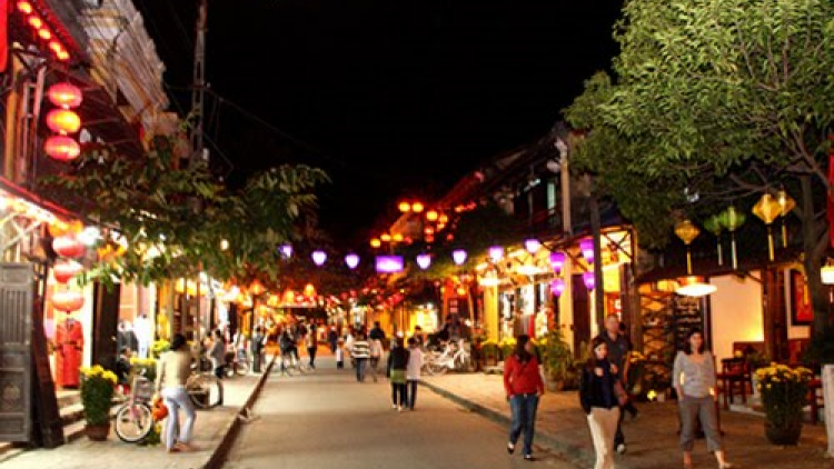 Hội An-Quảng Nam: Lêy bhrợ cớ bh’rợ “phố lướt dzung”, “Phố ha dưm” lâng lọong pr’lọong apêê vel bh’rợ tr’nêng ty đanh
