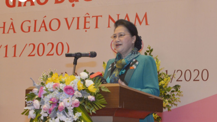 Chủ tịch Quốc hội Nguyễn Thị Kim Ngân lưm mặt apêê Đại biểu Quốc hội nắc nhà giáo, bêl a hay nắc nhà giáo