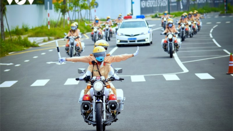 Cảnh sát c’lâng p’rang prang k’tiếc k’ruung tợơp bhrợ g’luh bha lầng zư lêy tệêm ngăn c’lâng p’rang Tết 2020