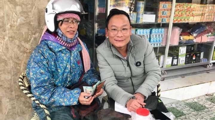 Muy bác sĩ đhị Tây Giang chroót pa chô k’nặ 8 ức đồng đoọng ha ma nuyh pa tộ
