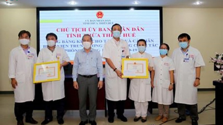 Thừa Thiên Huế: Haanh deh c’bhuh, cha năc manuyh tr’haanh zâl cha groong pr’luh cr’ăy Covid-19