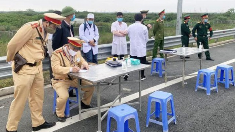 Hà Nội: T’bâc trạm đương test đơơh, bhrợ zr’lụ đương lêy gluh mót ooy thành phố