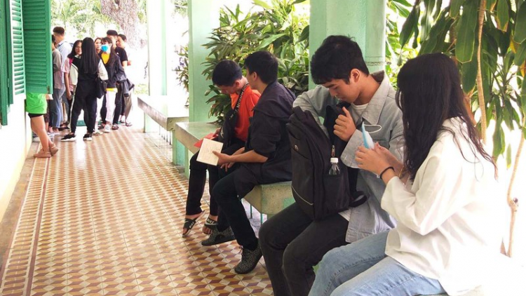 Học sinh 3 tỉnh cóh miền Trung rach lươt học cớ