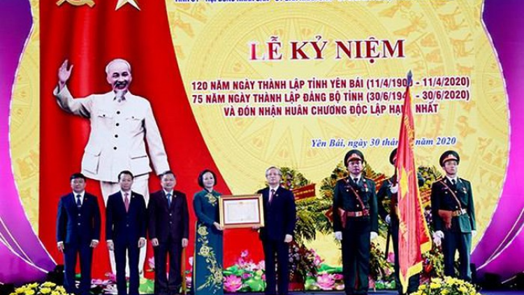 Thường trực Ban Bí thư Trần Quốc Vượng pấh bhiệc bhan hơnh déh 120 c’moo t’ngay bhrợ pa dưr tỉnh, 75 c’moo t’ngay bhrợ pa dưr Đảng bộ tỉnh Yên Bái
