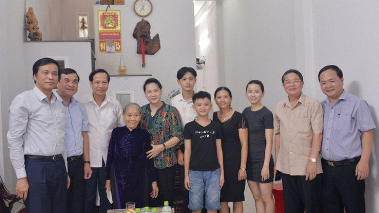 Chủ tịch Quốc hội lum Amế Việt Nam Anh hùng, pr’loọng đong chính sách đhị Đà Nẵng, Quảng Nam
