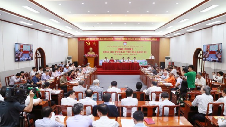 Mặt trận Tổ quốc Việt Nam ta đang moon pazêng đhanuôr t’bhlâng ting pa dưr pr’ăt tr’mông