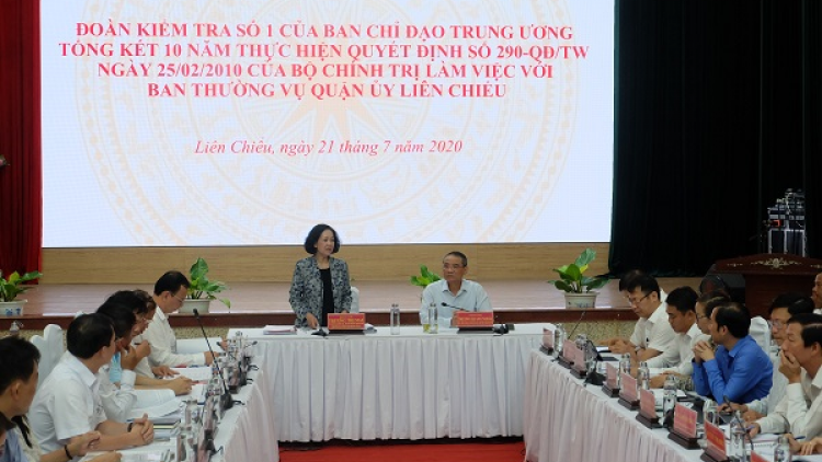 Trưởng Ban P’too moon đha nuôr Trung ương Trương Thị Mai ch’mêệt lêy bh’rợ p’too pa choom đhanuôr đhị Đà Nẵng