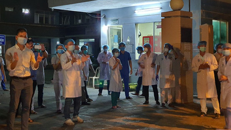 Bêl 12 giờ ha dum t’ngay 11/8- Đà Nẵng n’jâh lơi bh’rợ cha groong bệnh viện g’luh 2 lâng k’nặ 3 r’bhâu đhanuôr toor đêêc