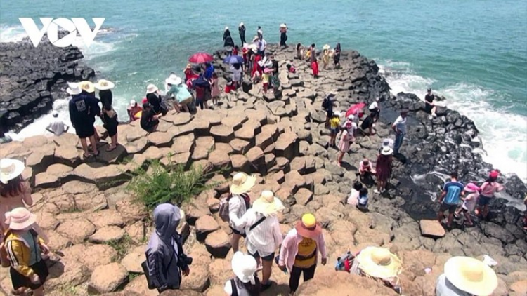 Phú Yên: Đhị apêê lươt la lêy, cha ơh, bhui har âi rach ta hơ p’loọng đoọng ha t’mooi