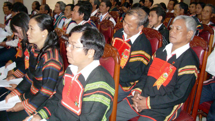 Pân đil Uỷ viên Ban Thường vụ Tỉnh uỷ, Thành uỷ năc manuyh acoon coh bơơn đhêy hưu coh c’moo dal lâh mơ