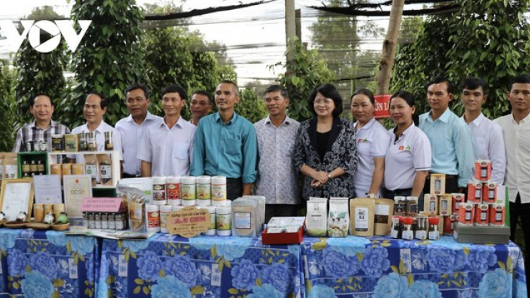 Phó Chủ tịch k’tiêc k’ruung Đặng Thị Ngọc Thịnh bhrợ bhiệc đhị chr’hoong Đăk Đoa, tỉnh Gia Lai