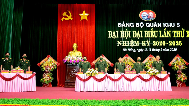 Tơơp bhrợ Đại hội Đảng bộ Quân khu 5 g’luh X
