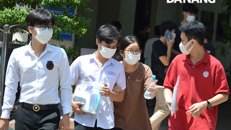 174 bài thi bơơn điểm 10 đhị hân noo thi tốt nghiệp THPT g’luh 2 c’moo 2020