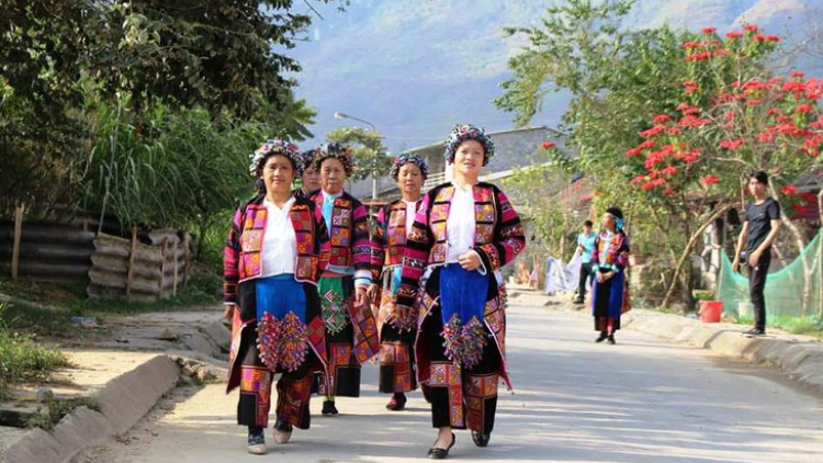 Hà Giang: T’ngay bhiệc bhan văn hoá acoon cóh Lô Lô c’moo 2020-j’niêng cr’bưn ma bhưy chr’nắp vêy bấc nghệ thuật