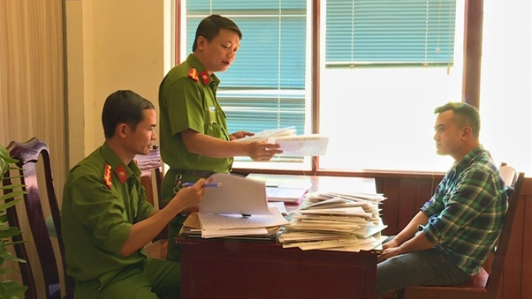 Khởi tố manuyh đoọng vặ zên lâng đợ zên lãi tươc 243,3%coh muy c’moo