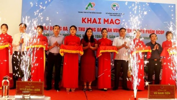 Tơơp bhrợ Hội chợ Xay truih pa căh, đươi dua pr’đươi yêm la lay zr’lụ đhị Hà Nội