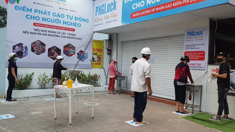 Máy ATM đoọng ch’neh doọ bil zên, xay moon rau cr’er da dô coh cr’chăl vaih pr’luh cr’ăy Covid-19