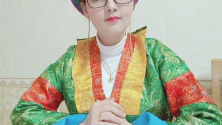 Cô giáo Mông chroi c’rơ zêl pr’luh Covid-19 lâng apêê clip p’rá Mông xay truih coh mạng xã hội