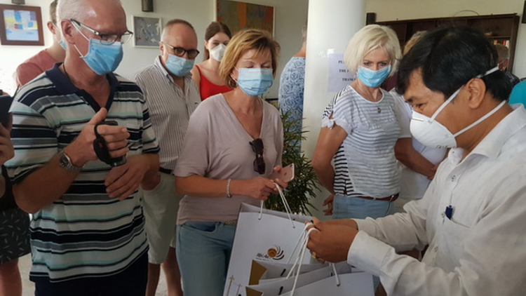 Pazêng t’mooi k’tiếc k’ruung lơơng ặt cớ đhị Hội An