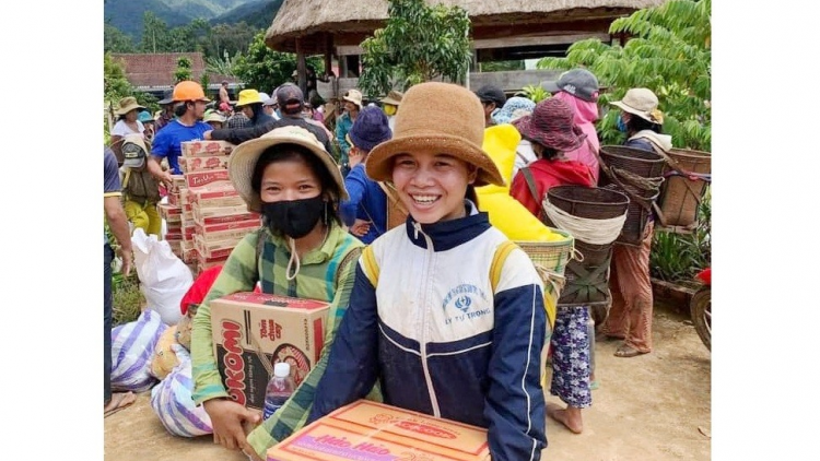 Bâc bh’rợ tr’nêng bhui har Tết Trung thu pa chăp tươc p’niên đha rưt