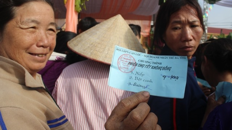 Phiên chợ Tết 0 đồng zooi k’ha riêng pr’loọng đha rưt “ vêy Tết”