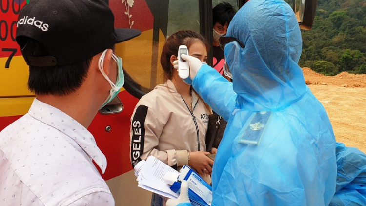 Quảng Bình: Đoọng 400 đhanuôr tơợ Lào, Thái Lan chô ooy k’tiêc k’ruung coh Cửa khẩu Quốc tế Cha Lo