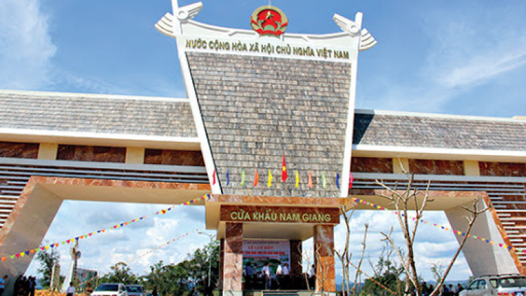 Quảng Nam: Năc cớ đoọng đơơng âng pr’đươi pr’dua lâng apêê pr’đươi chr’năp đhị cửa khẩu Nam Giang