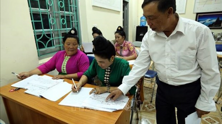 T’bhlâng bhrợ pa dưr t’ruih truyền hình p’rá acoon coh