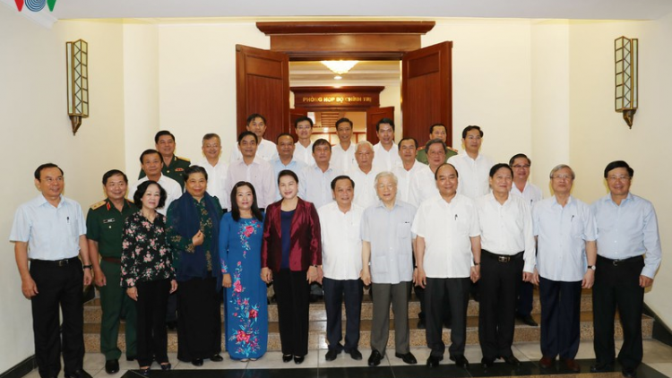 Tổng Bí thư, Chủ tịch k’tiêc k’ruung Nguyễn Phú Trọng k’đhơợng xay bh’rợ bhrợ bhiệc âng Bộ Chính trị lâng Ban thường vụ thành uỷ Cần Thơ ooy Nghị quyết 45