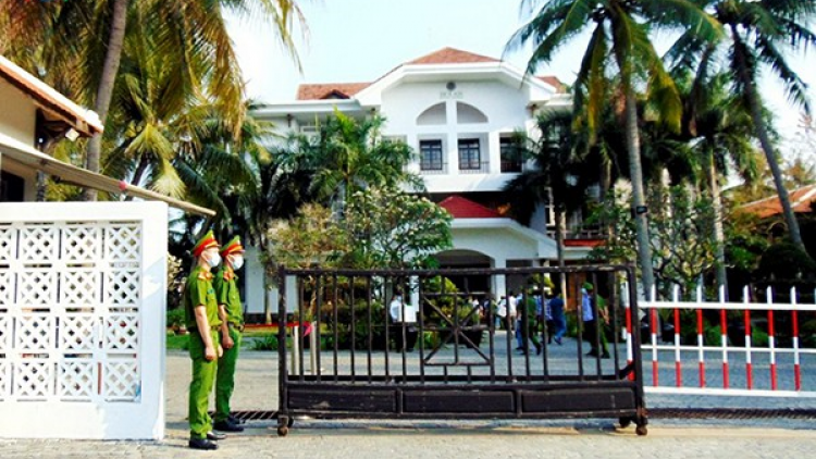 P’xoọng 1 cha năc k’tiêc k’ruung n’lơơng xră bha ar chăp hơnh  xang bâc t’ngay đơc ăt la lay đhị Hội An