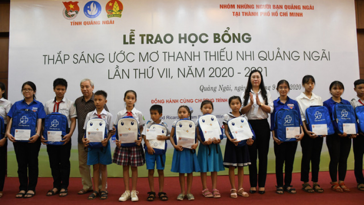 Pazao đoọng học bổng đoọng ha học siknh, sinh viên, p’niên crêê chất độc da cam/dioxin