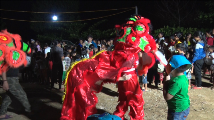 Trung thu coh vel Xơ Rơ