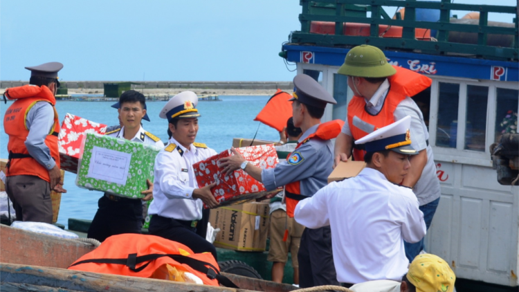 Zr’lụ 3 Hải quân lưm, hơnh deh Tết quân đhanuôr chr’hoong đảo Lý Sơn