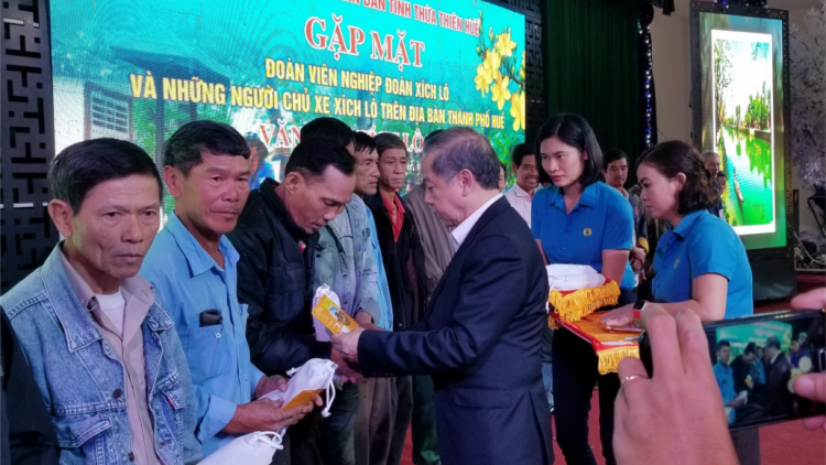 Bhrợ pa dưr xích lô Huế tr’đăn, liêm choom