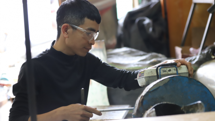 Lò Văn Cường- đoàn viên lứch loom ta béch g’lăng bhrợ têng bâc pr’đươi cơ khí chr’năp đoọng ha đhanuôr bhrợ ha rêê đhuốch Sơn La