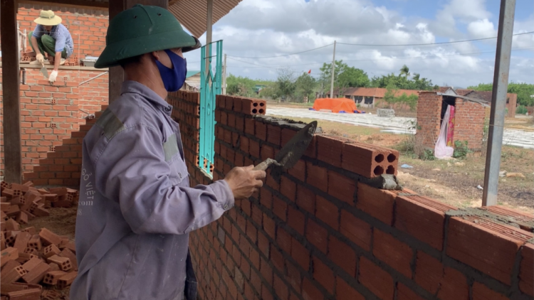 Đhanuôr zr’lụ t’mêê coh tu a bóc đác Krông Pach tr’zooi choh bhrợ đong ặt bêl pr’luh Covid-19 bấc k’rơ