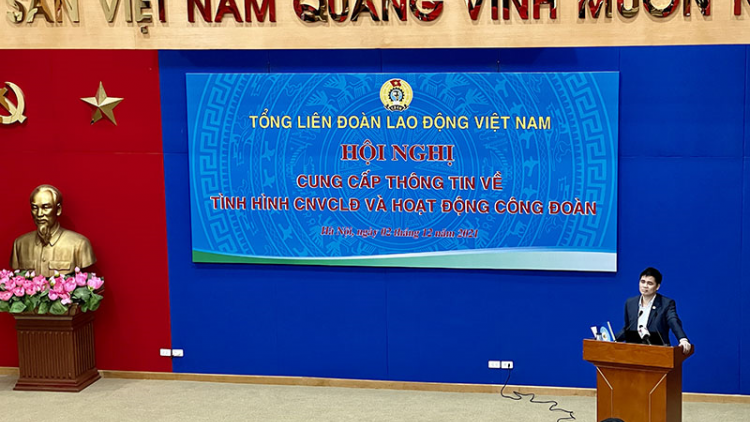 8 ực đoàn viên công đoàn nắc bơơn độp zooi zúp 300 r’bhâu đồng đhị mưy cha nặc g’lúh Tết
