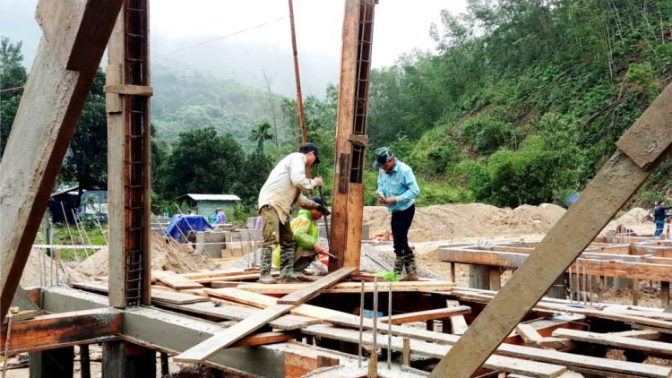 Bí thư Tỉnh uỷ Quảng Nam Phan Việt Cường ch’mêệt lêy bh’rợ bhr’lậ râu bil hư tu đhí boo, tuh bhlong bhrợ t’vaih đhị Nam Trà My