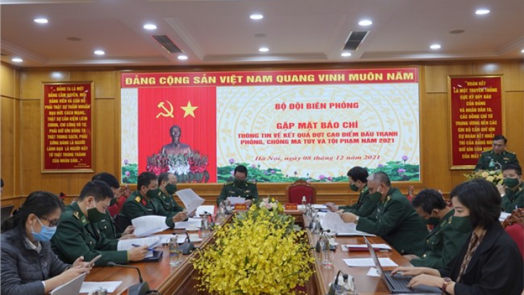 Bộ đội Biên phòng t’bhlầng bhrợ têng xa nay zêl cha groong apêê huông lết coh cr’chăl  bhrợơng
