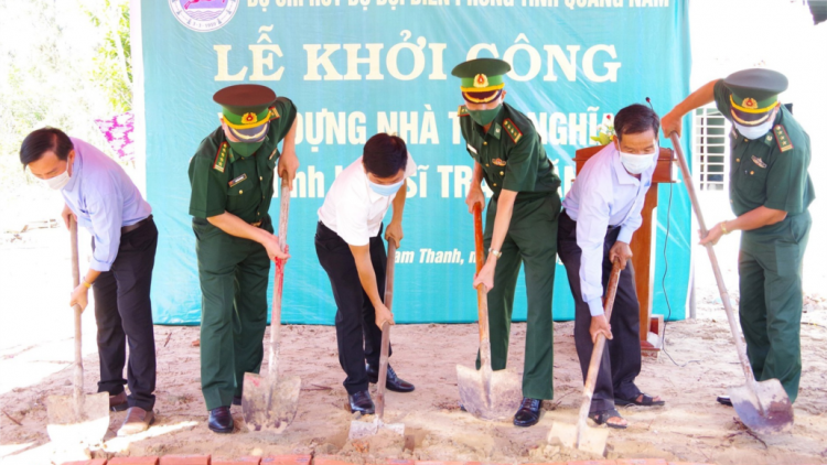 Bộ đội Biên phòng tỉnh Quảng Nam bhrợ pa dưr đong cr’er ha pr’loọng đong liệt sĩ