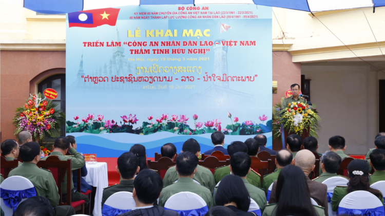 Bộ Công an bhrợ têng triển lãm Công an nhân dân Lào- Việt- chr’năp pr’hay xa nay bh’rợ zr’ziêng