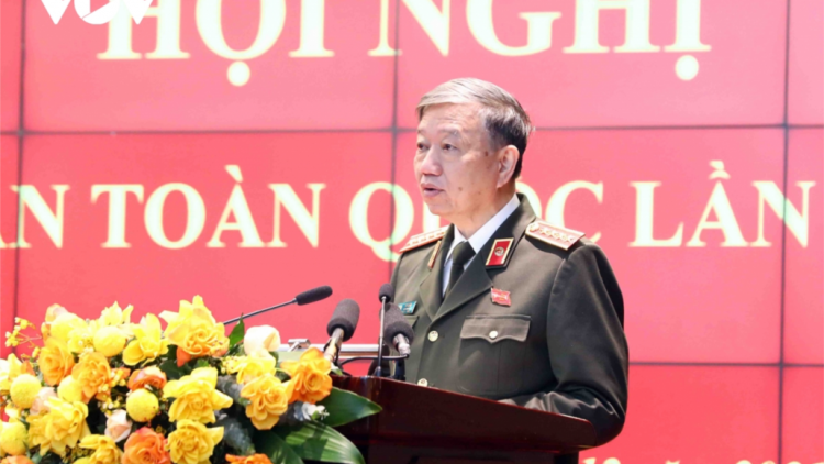 Bộ trưởng Tô Lâm: Đhị ooy đơc c’bhuh môp lêt dưr vaih k’đhap, năc vêy toom rơợng bh’cộ Công an đhị đêêc