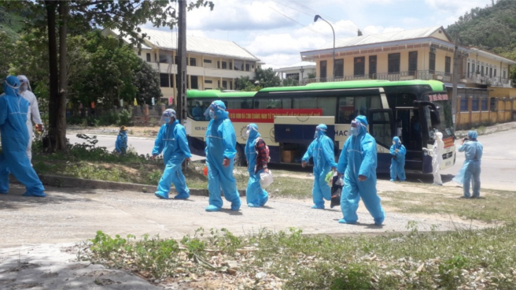Pazêng chr’hoong da ding k’coong tỉnh Quảng Nam tươc đơp đhanuôr tơợ TP. Hồ Chí Minh chô tươc ooy vel đong liêm crêê
