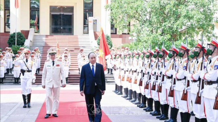 Chủ tịch k’tiêc k’ruung Nguyễn Xuân Phúc pâh hơnh deh 75 c’moo t’ngay truyền thống c’bhuh An ninh nhân dân