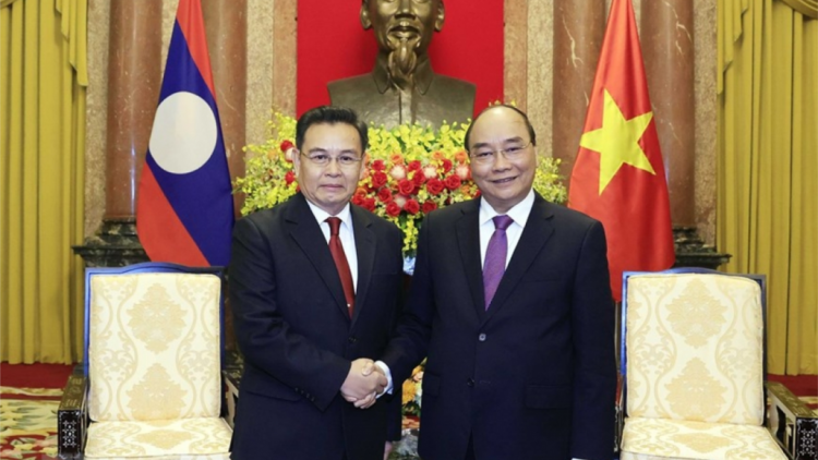 Chủ tịch nước Nguyễn Xuân Phúc lưm Chủ tịch Quốc hội Lào