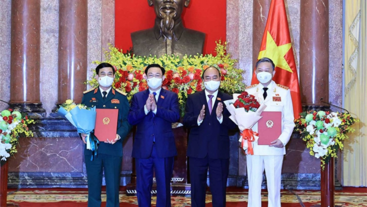 Chủ tịch k’tiếc k’ruung Nguyễn Xuân Phúc cher đoọng Quyết định bổ nhiệm ha pêê thành viên Chính phủ