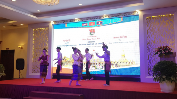 Lâh 500 sinh viên Lào lâng Campuchia ting pâh Tết ty ta bhrợ coh TPHCM