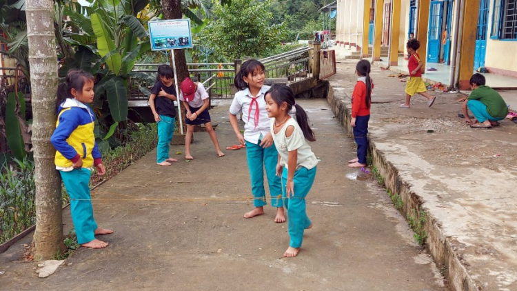 Nam Trà My: Học sinh 10 chr’val chô học cớ xang cr’chăl đenh đhêy tu pr’lúh Covid-19